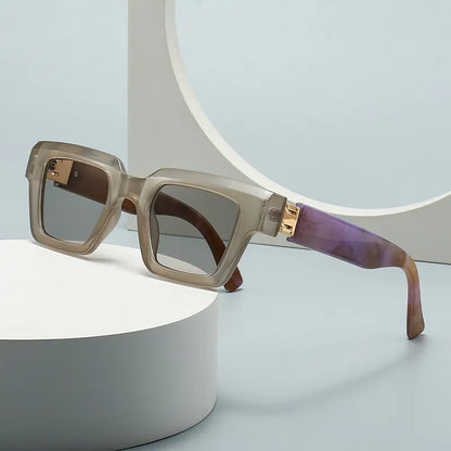 Occhiali da Sole Donna dal Design Elegante
