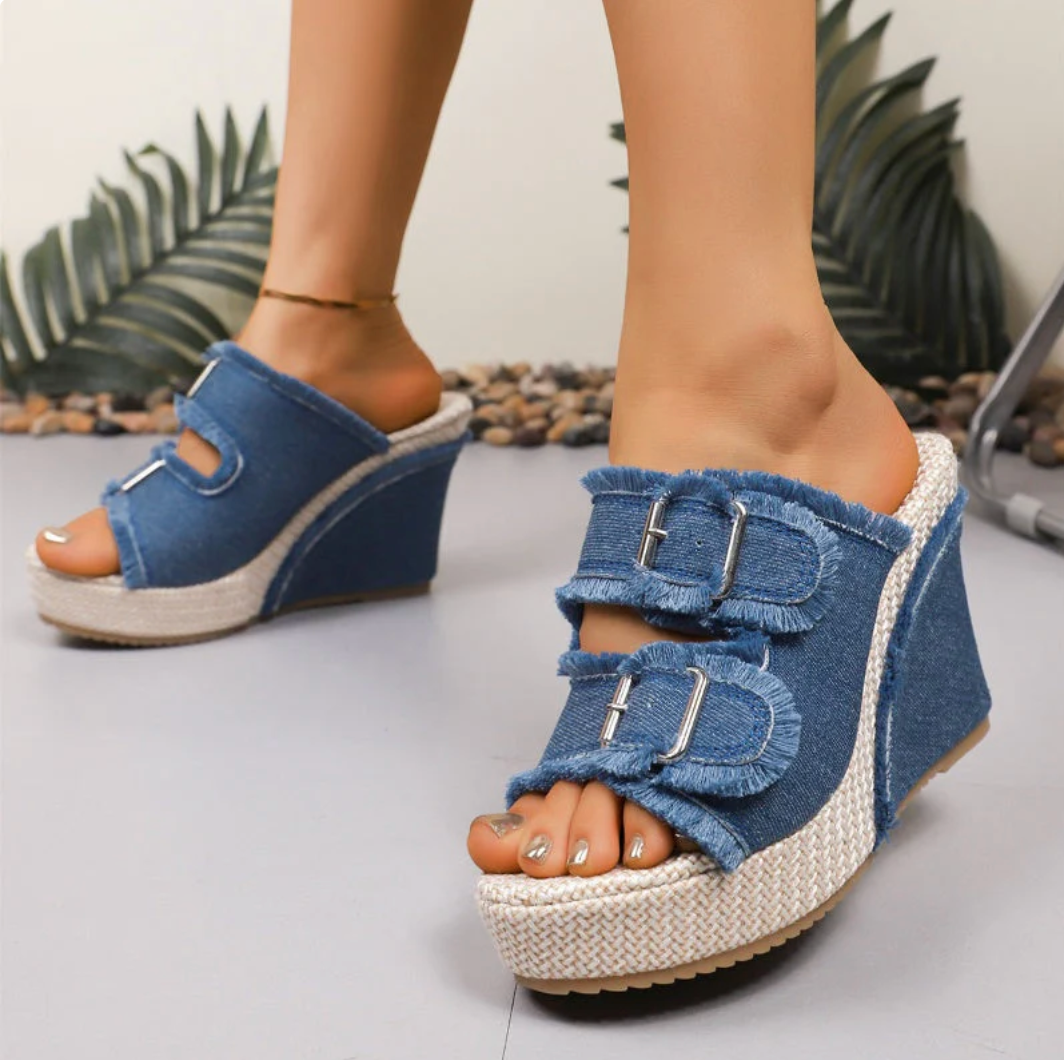 Sandali con zeppa in stile denim comodi ed eleganti