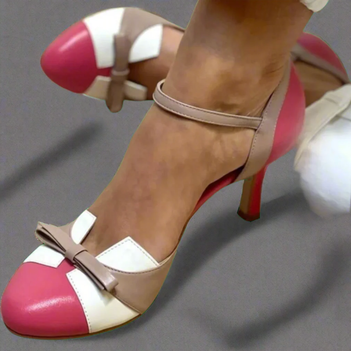 Sandali color block eleganti con tacco sottile