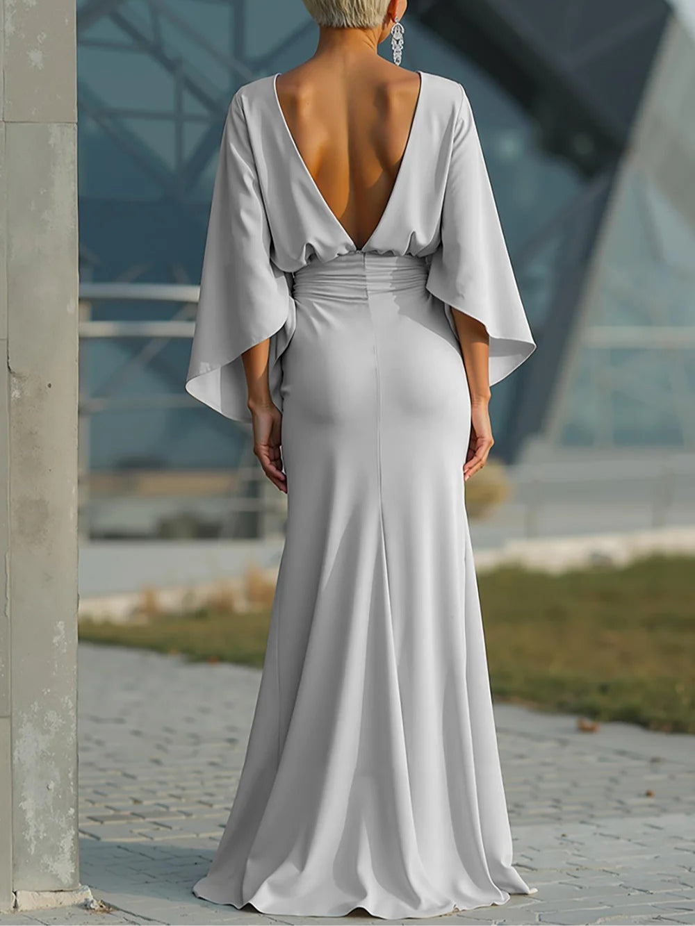 Clara | Abito elegante con scollo a V, schiena scoperta e maniche